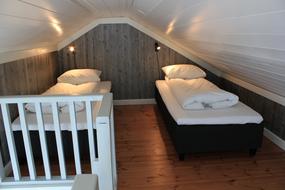 To senger p&aring; loftet